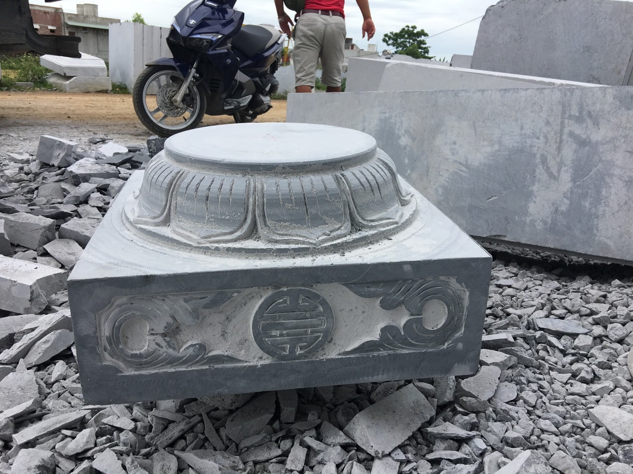 Mẫu chân tảng đá bệt thấp