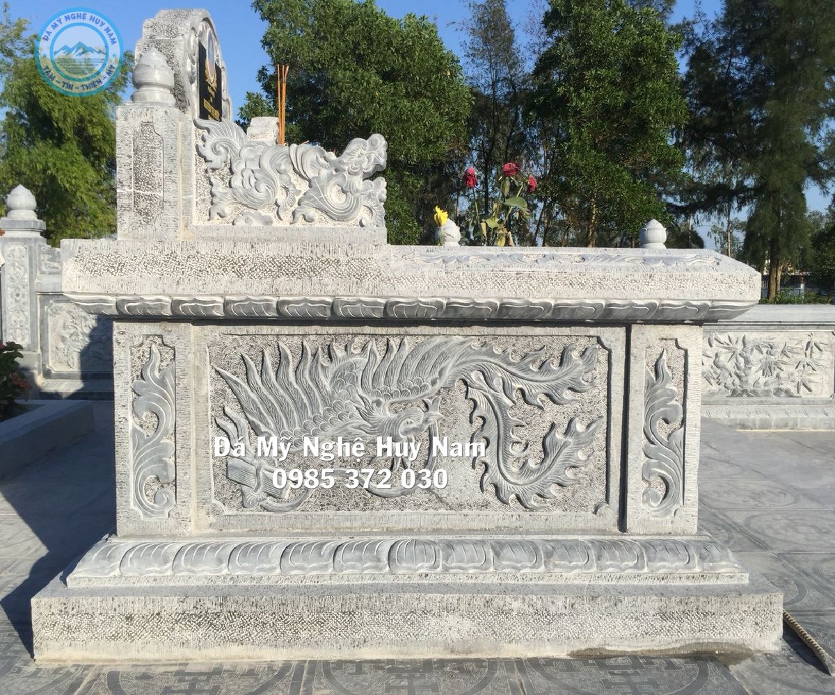 Lắp đặt khu lăng mộ đá đẹp gia đình anh Nguyễn Trọng Hùng tại Quảng Xương Thanh Hóa 21 Góc chụp nghiêng mộ đá tam sơn