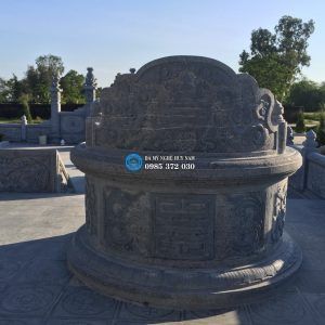 Góc chụp phía sau mộ