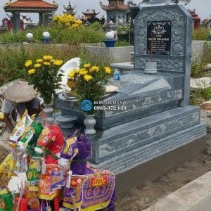 Lắp đặt mộ đá xanh rêu nguyên khối cao cấp cho gia đình anh Dư tại Quỳnh Phụ - Thái Bình Lắp đặt mộ đá xanh rêu nguyên khối cao cấp cho gia đình anh Dư tại Quỳnh Phụ - Thái Bình