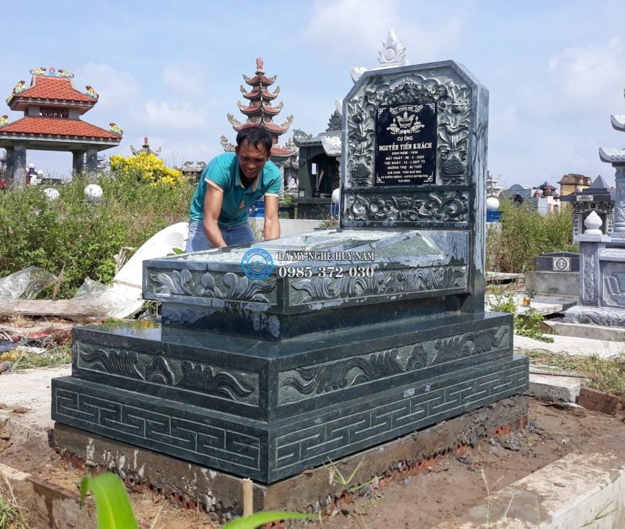 Lắp đặt mộ đá xanh rêu đẹp ĐẸP nguyên khối tại Thái Bình, Mộ đá xanh rêu Huy Nam