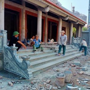 Công trình lắp đặt hạng mục đá xanh rêu nhà thờ họ Nguyễn Quý tại Yên Mỹ - Hưng Yên 5 Đá bậc thềm và bịt đầu bậc nhà thờ họ Nguyễn Quý được chế tác bằng đá nguyên khối có độ dày 15cm