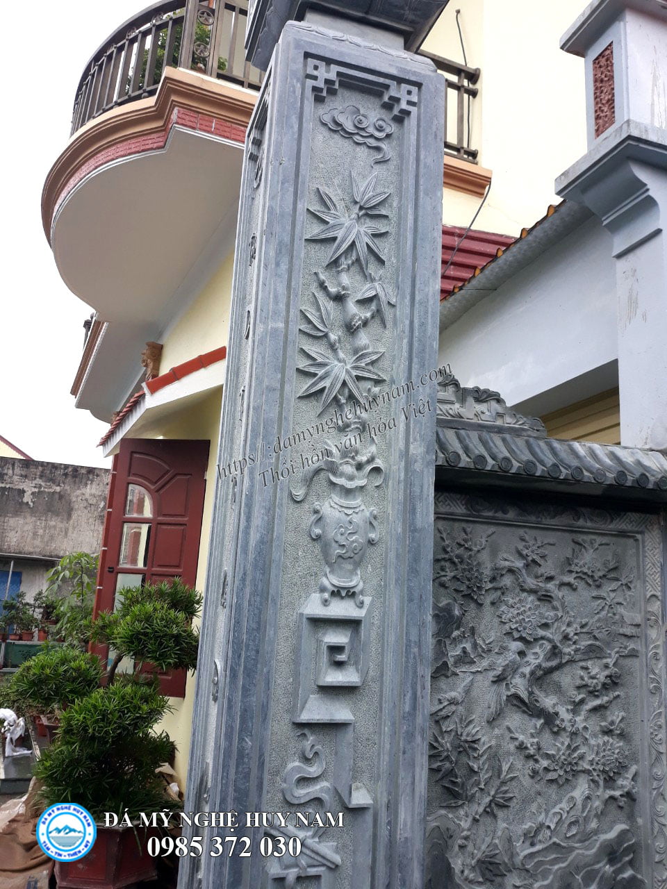 Lắp đặt cột đồng trụ đá và cuốn thư đá đẹp tại Thái Bình năm 2020 4 Cận cảnh Hoa văn được chạm khắc trên Cột trụ đá, Cuốn thư đá đẹp, bức bình phong đá nhà thờ, cột trụ đá, cột đồng trụ đá, cột đá nhà thờ, cuon thu da, cot tru da