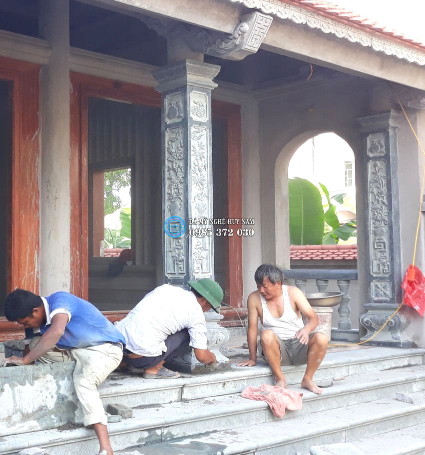 Công trình lắp đặt hạng mục đá xanh rêu nhà thờ họ gia đình chú Thái tại Hưng Yên 4 Lắp cột hiên đá nhà thờ tại Hưng yên
