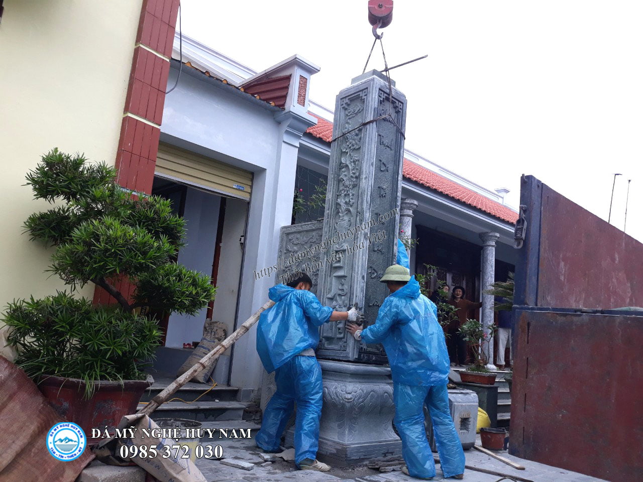 Lắp đặt cột đồng trụ đá và cuốn thư đá đẹp tại Thái Bình năm 2020 3 Cuốn thư đá đẹp, bức bình phong đá nhà thờ, cột trụ đá, cột đồng trụ đá, cột đá nhà thờ, cuon thu da, cot tru da