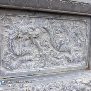 Lăng thờ đá đẹp MĐ-077 8 Tấm bưng chạm rồng cuốn thủy rõ nét phía trước lăng thờ đá
