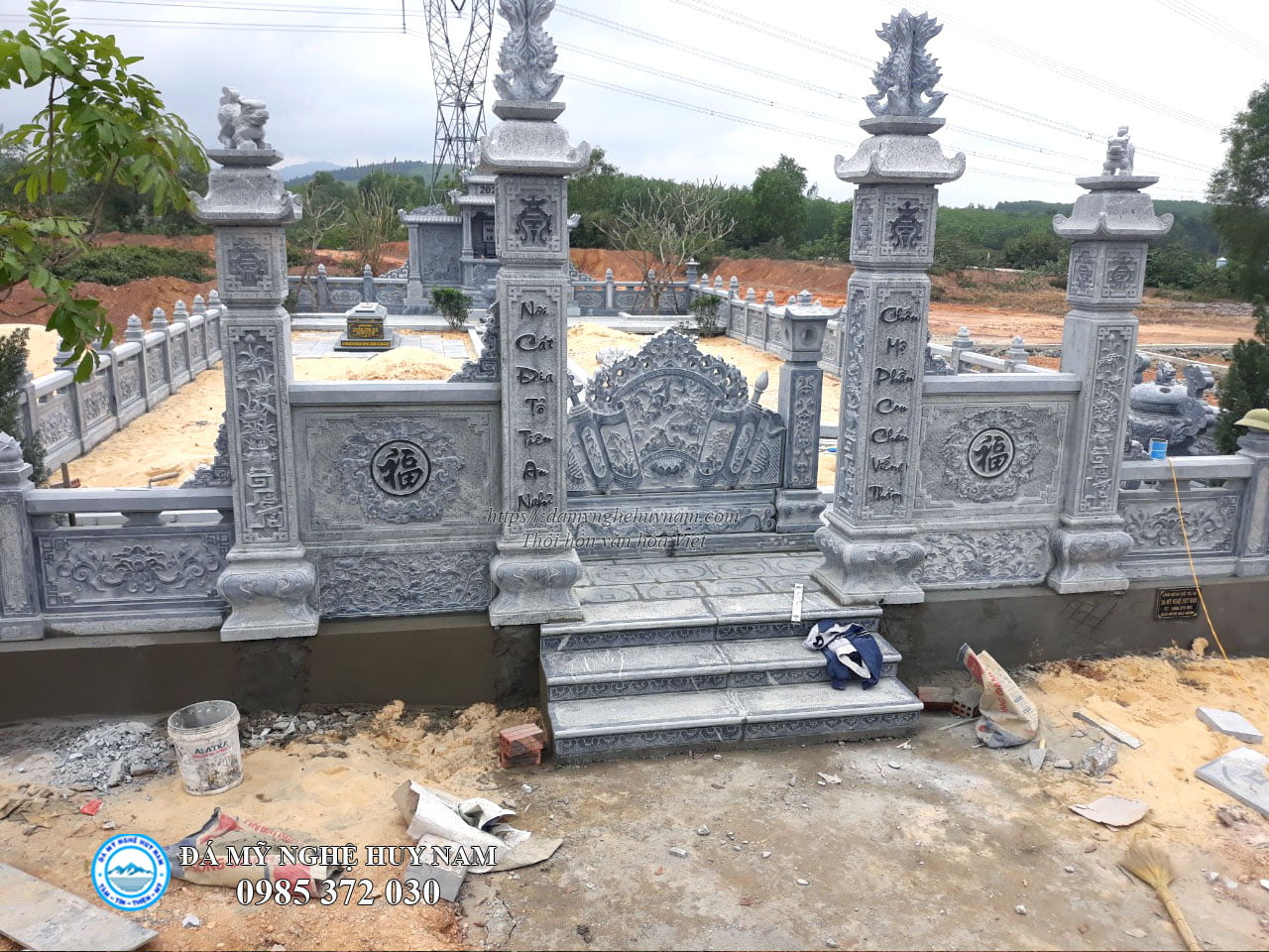 Lắp đặt Khu lăng mộ đá đẹp băm bạt vảy rồng cao cấp tại Quảng Bình năm 2021 4 Bức bình phong đá