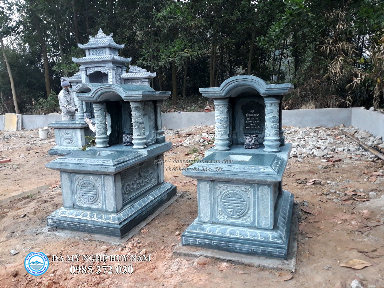 Tư vấn chọn mộ đá đẹp cho khuôn viên nhỏ sao cho phù hợp nhất 6 Mộ một mái vòm làm bằng đá xanh rêu