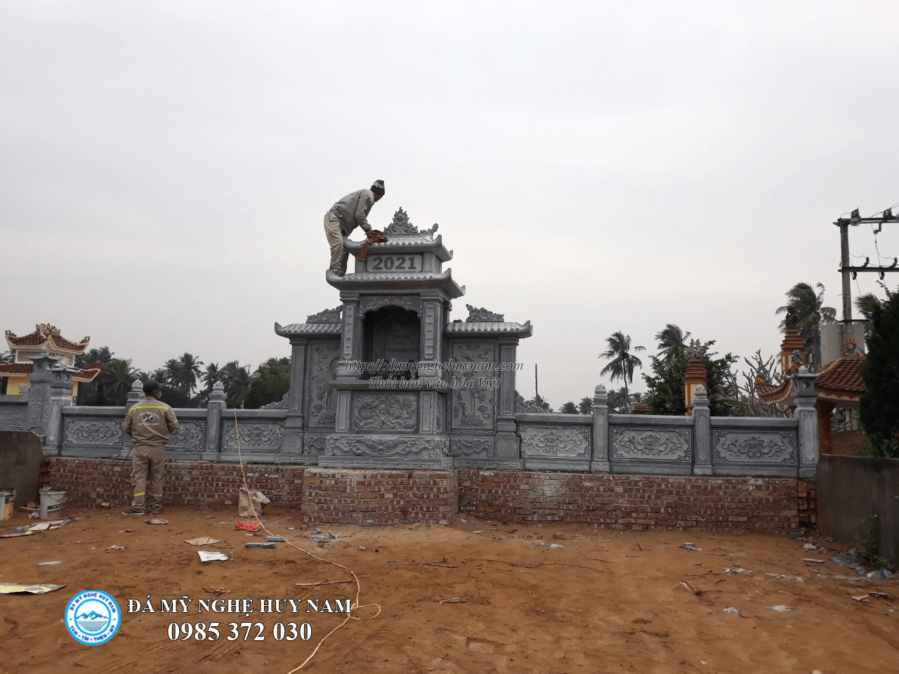 Lắp đặt Lăng thờ đá đẹp chi họ Trần Danh Lam tại Diễn Phong - Diễn Châu - Nghệ An 2 Đoạn lan can và lăng mộ đá đẹp dài 10m, lăng thờ đá chung khu lăng mộ kích thước 3,2m