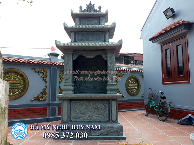 Tư vấn chọn mộ đá đẹp cho khuôn viên nhỏ sao cho phù hợp nhất 2 Mẫu lăng mộ đá xanh rêu ba đao mây - Đá mỹ nghệ Huy Nam