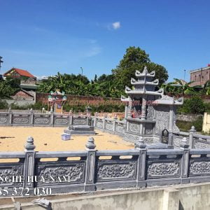 Khu lăng mộ đá nhìn mặt hông lắp đặt tại Quảng Bình