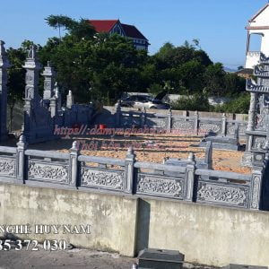 Khu lăng mộ đá tại Hoàn Lão Quảng Bình