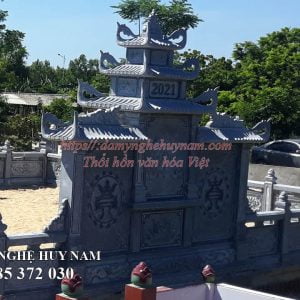 Mặt sau lăng cánh đá