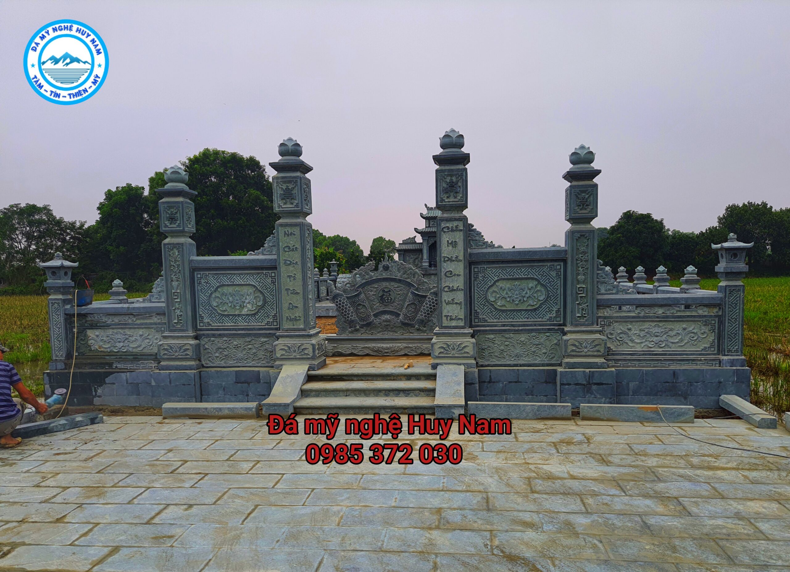 Khu lăng mộ đá xanh rêu đẹp tại Thường Tín, Hà Nộichụp trực diện - hình ảnh cổng tứ trụ khu lăng mộ đá