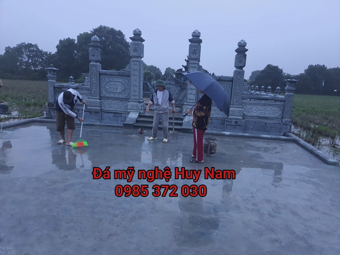 Dọn dẹp, vệ sinh công trình khu lăng mộ đá xanh rêu đẹp tại Thường Tín, Hà Nội sau thi công