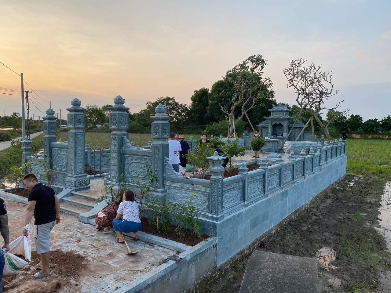 Xu hướng lựa chọn đá xanh rêu trong thi công lăng mộ đá năm 2022 5 IMG 20211107 070005