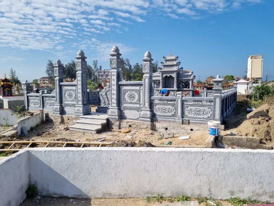 Công trình lắp đặt khu lăng mộ đá gia đình anh Nguyễn Tiến Lực tại xã Cẩm Nhượng - Cẩm Xuyên - Hà Tĩnh tháng 5/2022 13 khu lang mo da gia dinh anh Nguyen Luc 1