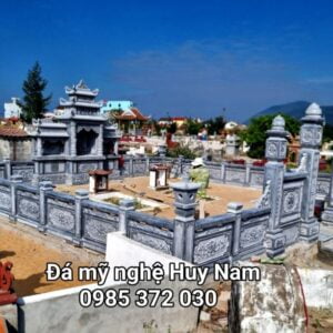 Cổng đá chạm chắc câu đối "Nơi cát địa tổ tiên an nghỉ – Chốn mộ phần con cháu viếng thăm” 6 khu lang mo da gia dinh anh Nguyen Luc 8