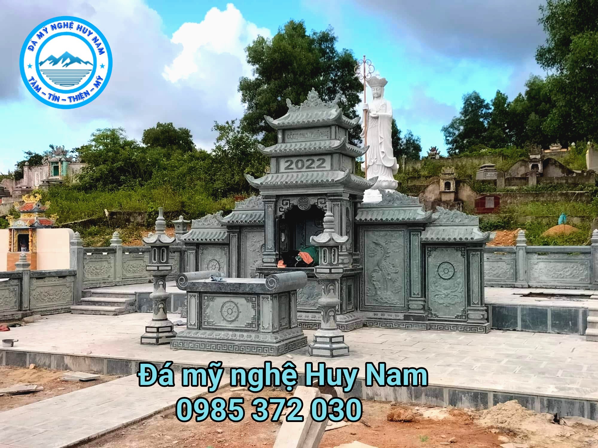Đèn đá bằng đá xanh rêu tại Kiến Giang, Lệ Thủy, Quảng Bình 2022 3 Đôi đèn đá bằng đá xanh rêu đẹp