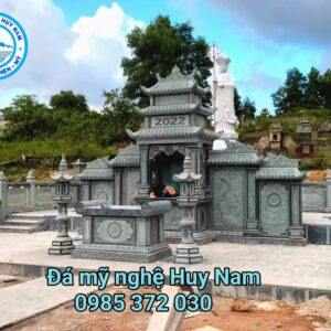 Đèn đá bằng đá xanh rêu tại Kiến Giang, Lệ Thủy, Quảng Bình 2022