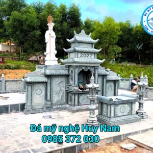 Đèn đá bằng đá xanh rêu tại Kiến Giang, Lệ Thủy, Quảng Bình 2022