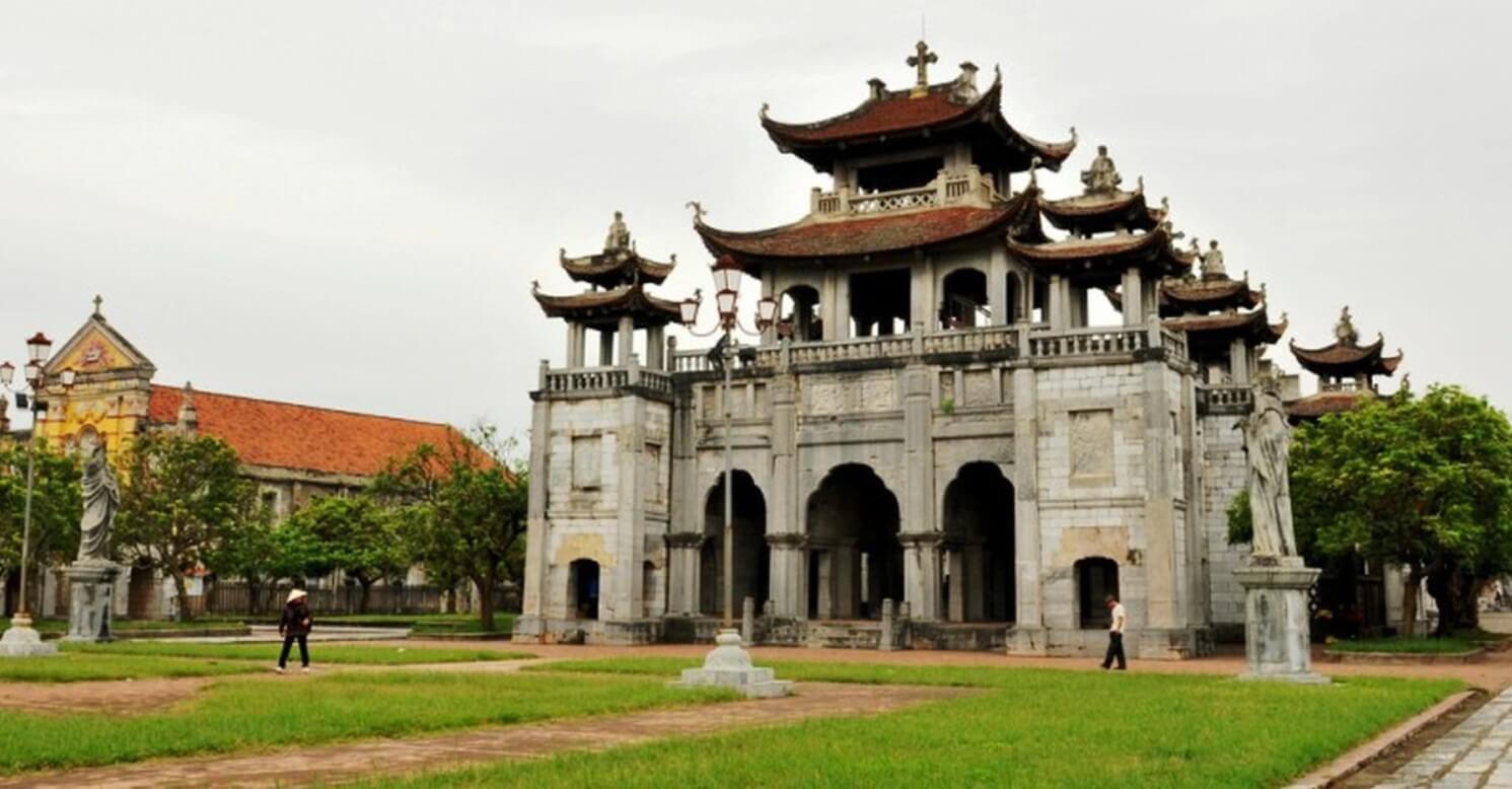 Các loại cổng tam quan đá xanh đẹp – liên hệ làm cổng đá đẹp uy tín 8 Các mẫu cổng tam quan bằng đá cho đình, đền, chùa, nhà thờ họ từ đường