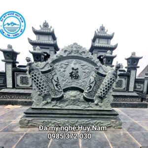 Cuốn thư đá làm bằng đá xanh rêu