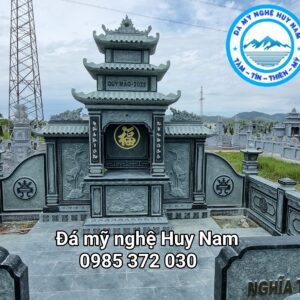 Lăng thờ chung 3 mái bằng đá xanh rêu