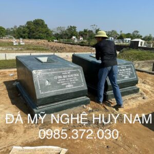 Mộ đá nguyên khối bằng đá xanh rêu 2024