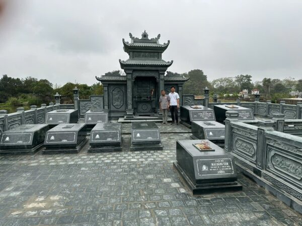 Lầu thờ đá đẹp phù hợp khuôn viên khu lăng mộ có diện tích lớn