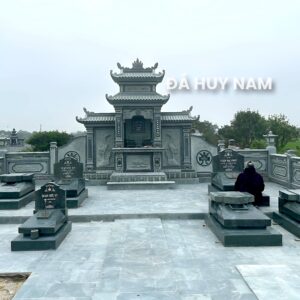 Mùa Vu Lan làm lăng mộ đá để bày tỏ lòng hiếu thảo