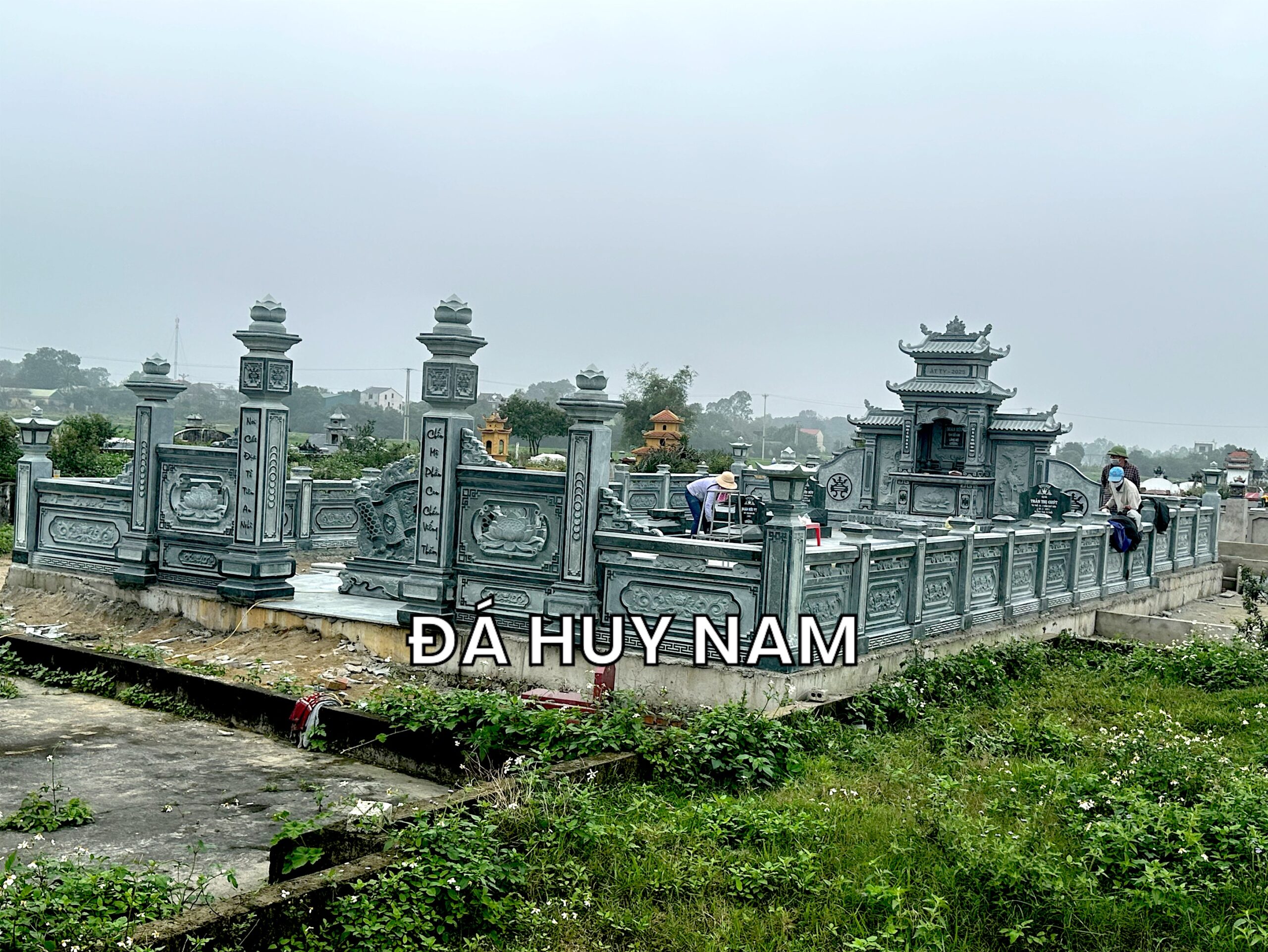 Lăng mộ đá – Không chỉ là công trình, mà là tấm lòng của con cháu 4 Khuôn viên khu lăng mộ đẹp đẳng cấp tại Nghê An