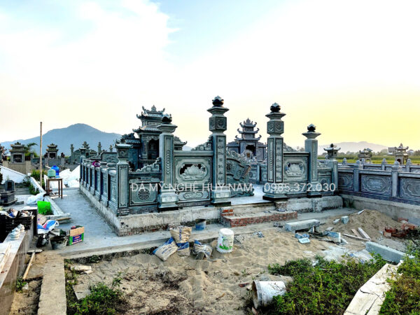 Lăng thờ đá 2 mái chùa đẹp chất liệu Đá xanh rêu