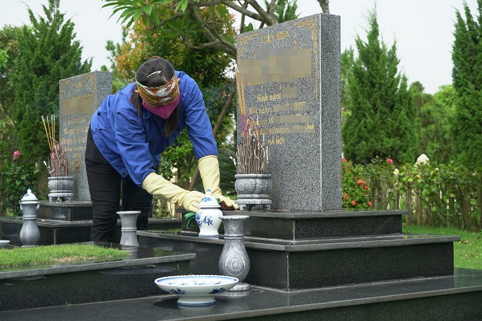 Tại sao cần vệ sinh lăng mộ đá