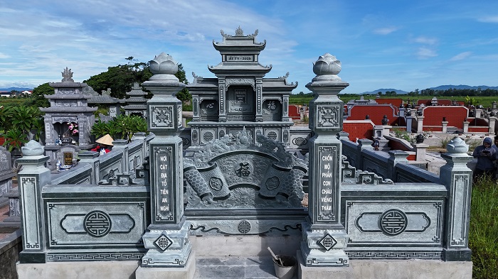 Top 100 Mẫu Câu Đối Lăng Mộ Ý Nghĩa Nhất Được Lựa Chọn 2025 4 Mẫu câu đối trên lăng mộ thờ ông bà, tổ tiên